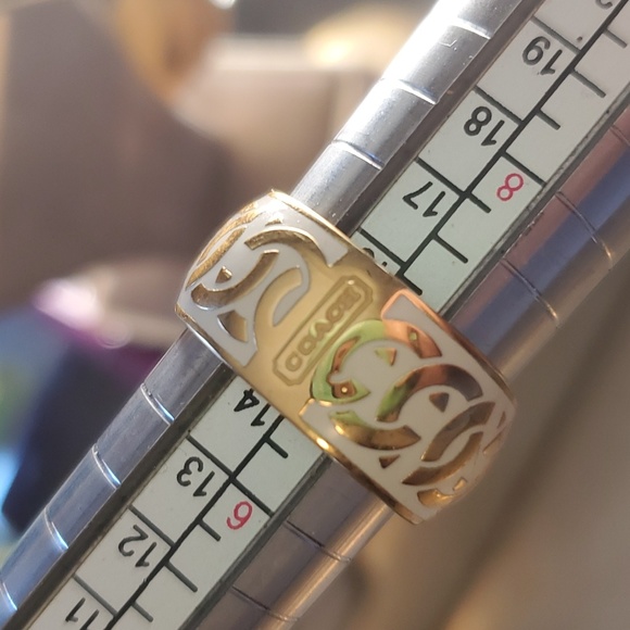 Coach ring - Picture 3 of 5